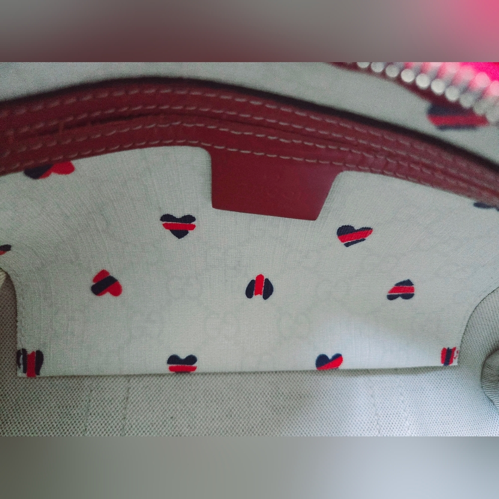 Limited Edition Gucci GG Supreme Hearts Joy Boston Bag - Picture 13 of 16